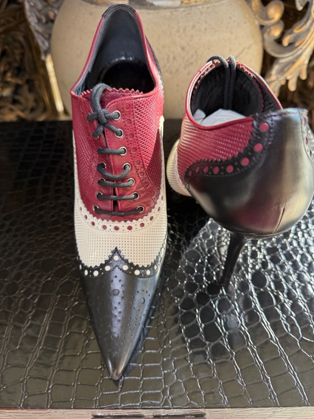 Classic Gucci Red, White & Black Pointed toe spectators